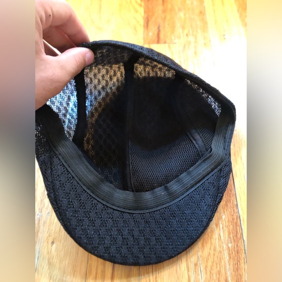 Men’s Black Mesh Driving Hat - Picture 2 of 2